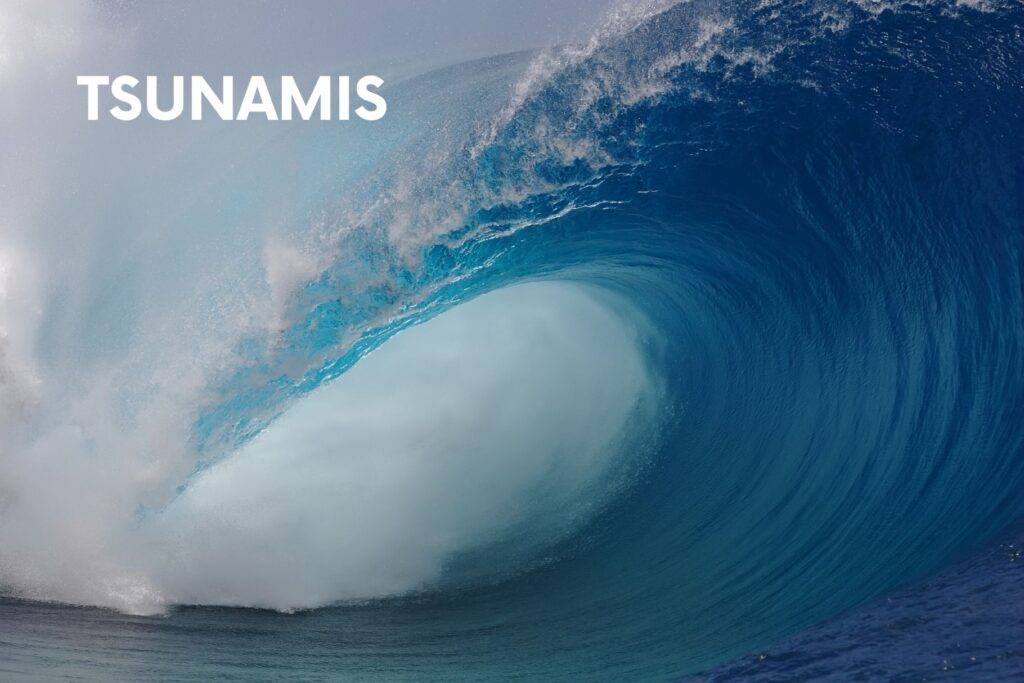Large breaking wave symbolizing tsunami risk on Latin American coasts for traveling families.
