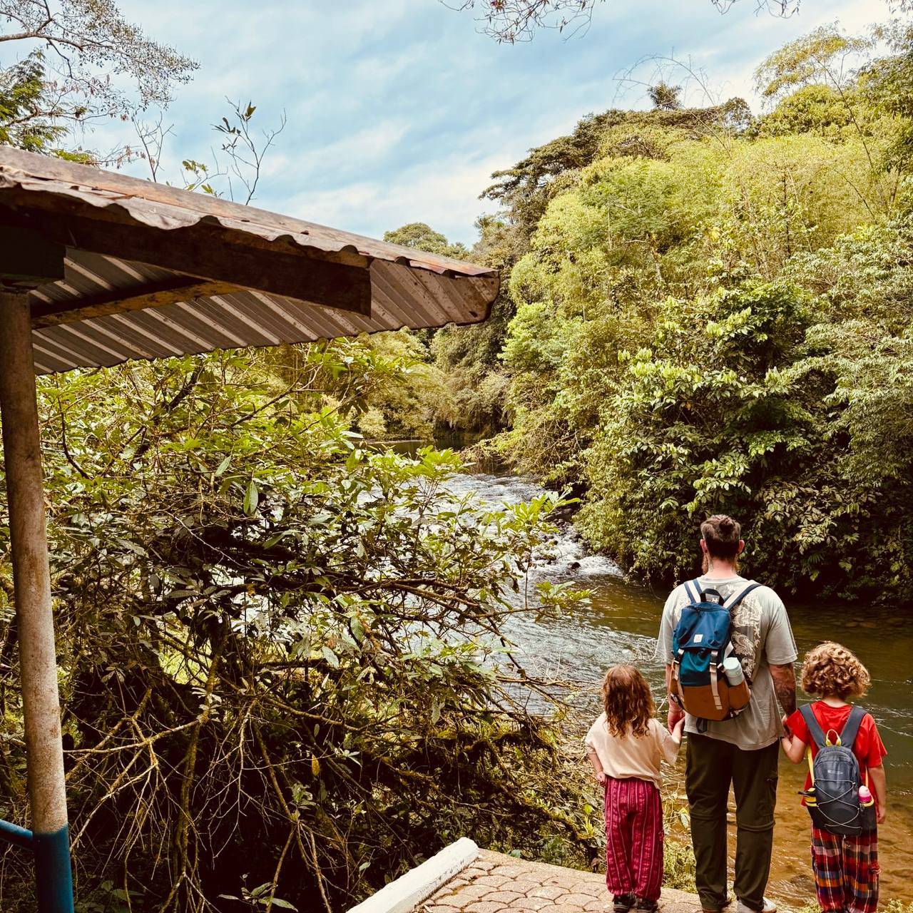 Travelling Baños for a month with kids