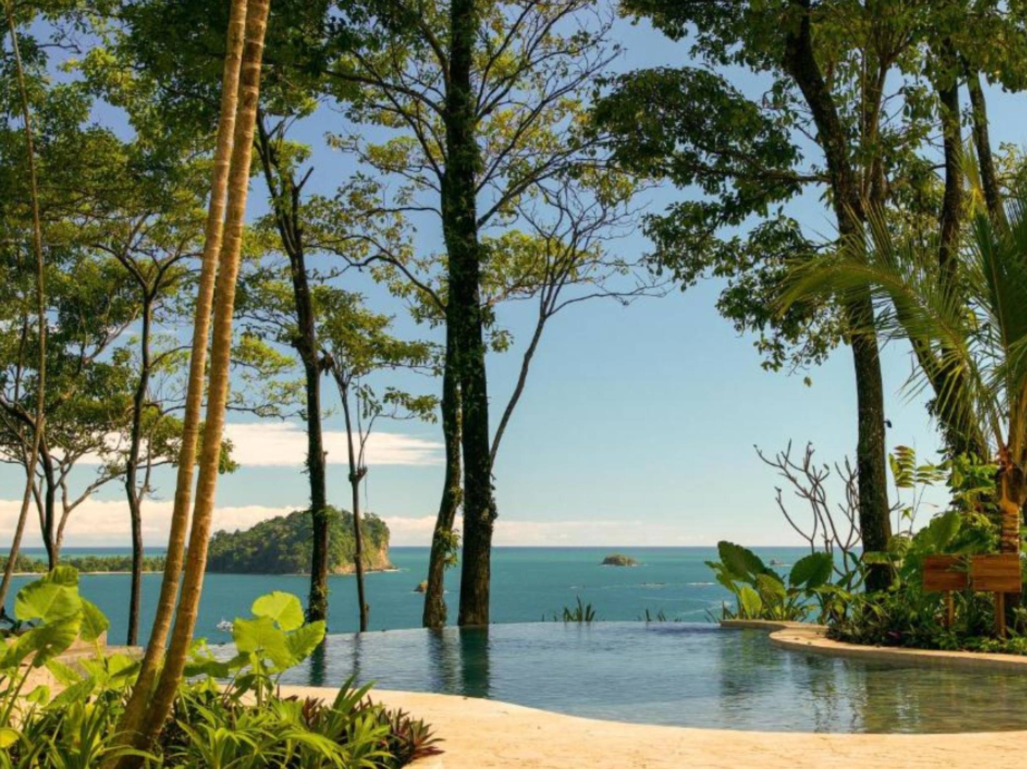 Arenas del Mar Beachfront & Rainforest Resort