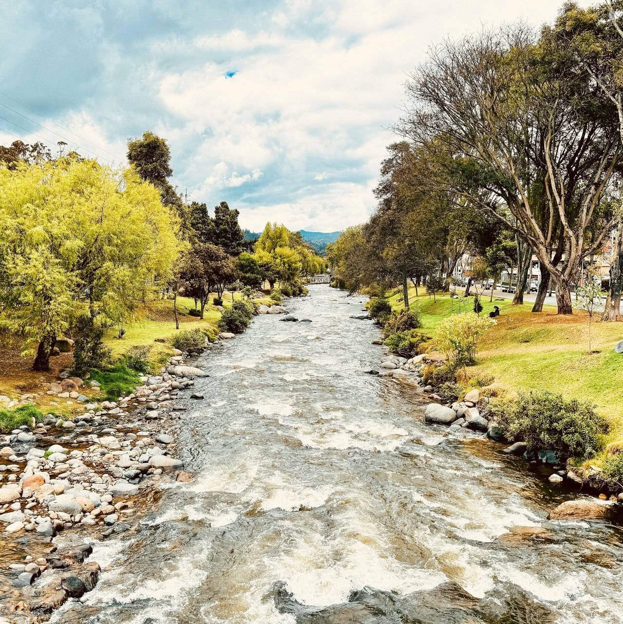 Walk Along the Río Tomebamba​