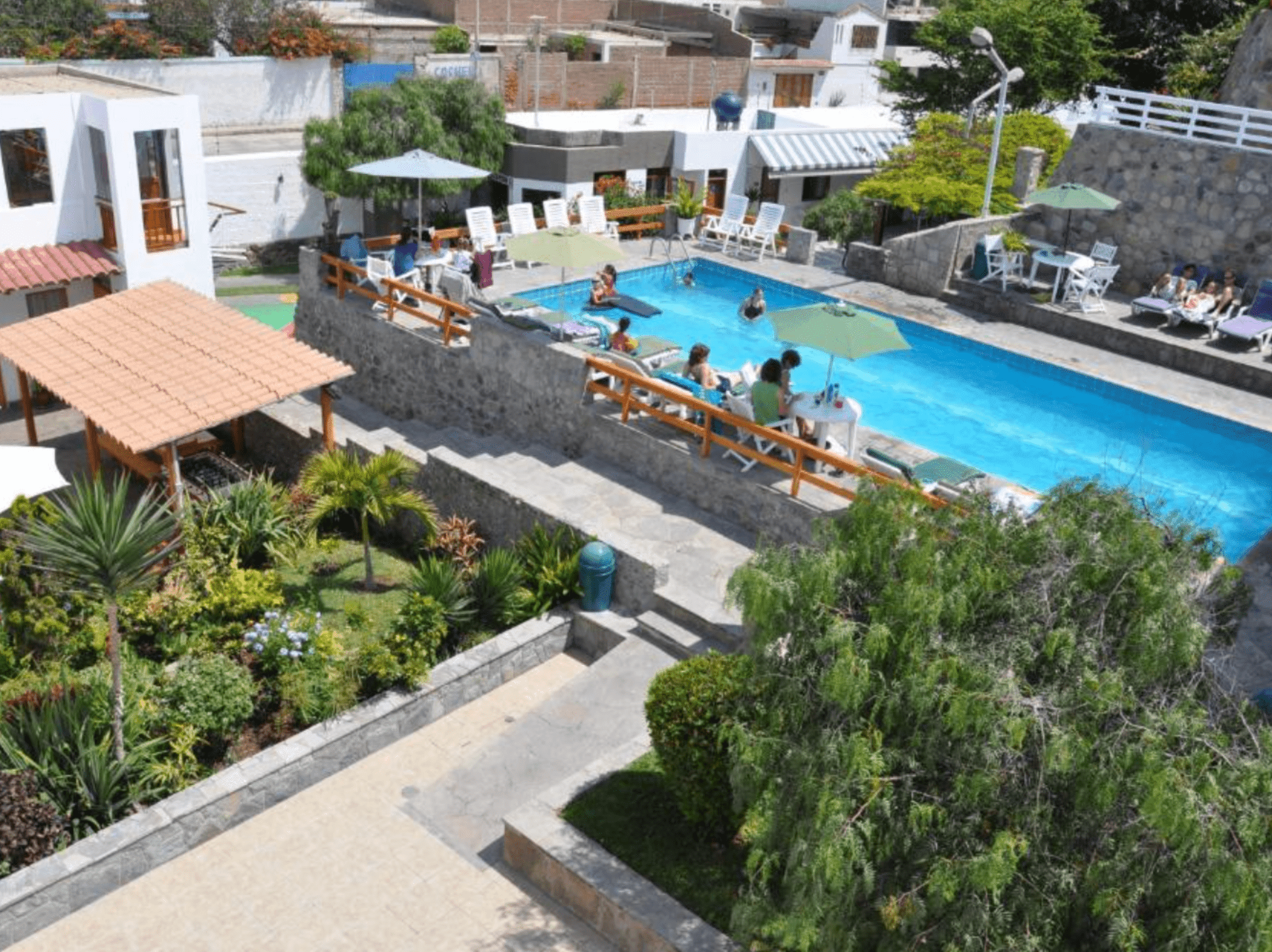 2. Hotel Bracamonte (Beachfront)