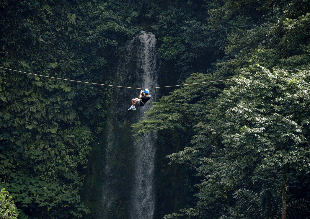 ziplinign in costa rica