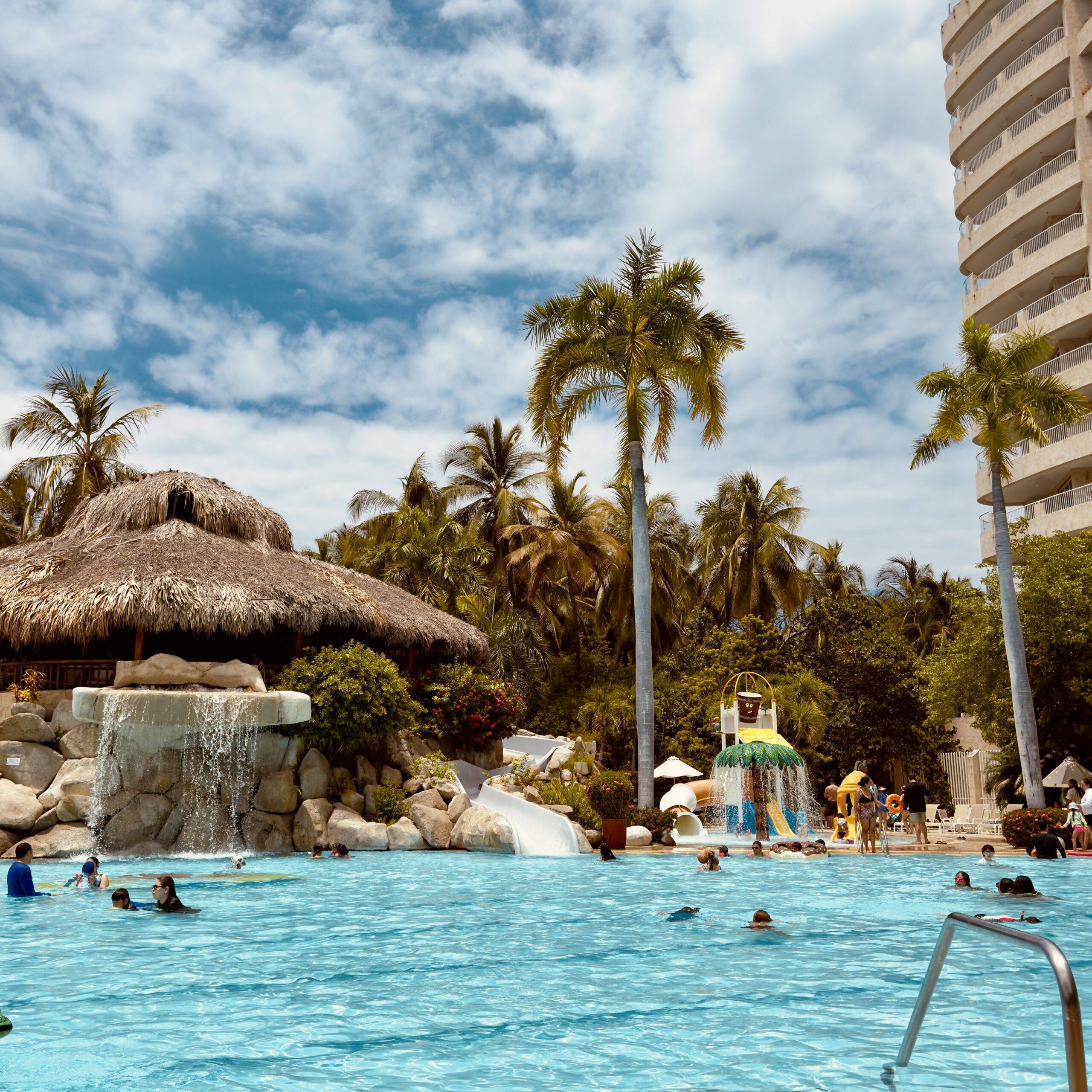 Hotel iratoma pool
